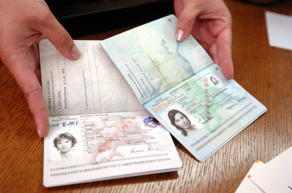 Pridobite pristne dokumente v 5 dneh pri Genuine Documents Centre — brez izpitov, 100 % varno in popolnoma na daljavo. Naročite od doma in prejmite pravo vozniško dovoljenje, potni list, osebno izkaznico, dovoljenje za prebivanje, dovoljenje za čoln ali mednarodno vozniško dovoljenje. Ponujamo vozniška dovoljenja kategorije B, podaljšanje dovoljenj in pomoč pri ponovni pridobitvi začasno odvzetih vozniških dovoljenj. Izognite se ponaredkom — izberite zakonito preverjene možnosti. Storitev vključuje obnovo potnega lista, nakup dovoljenja za prebivanje, dostavo osebne izkaznice in mednarodna dovoljenja. Poiščite najboljšo ceno za vozniško dovoljenje ali dovoljenje za prebivanje z jamstvom za hitro izvedbo. Idealno za potovanja, delo ali pravno uporabo. Zaupajo nam po vsem svetu. Naročite danes na Genuinedocumentscentre.com in prejmite dokumente brez stresa.